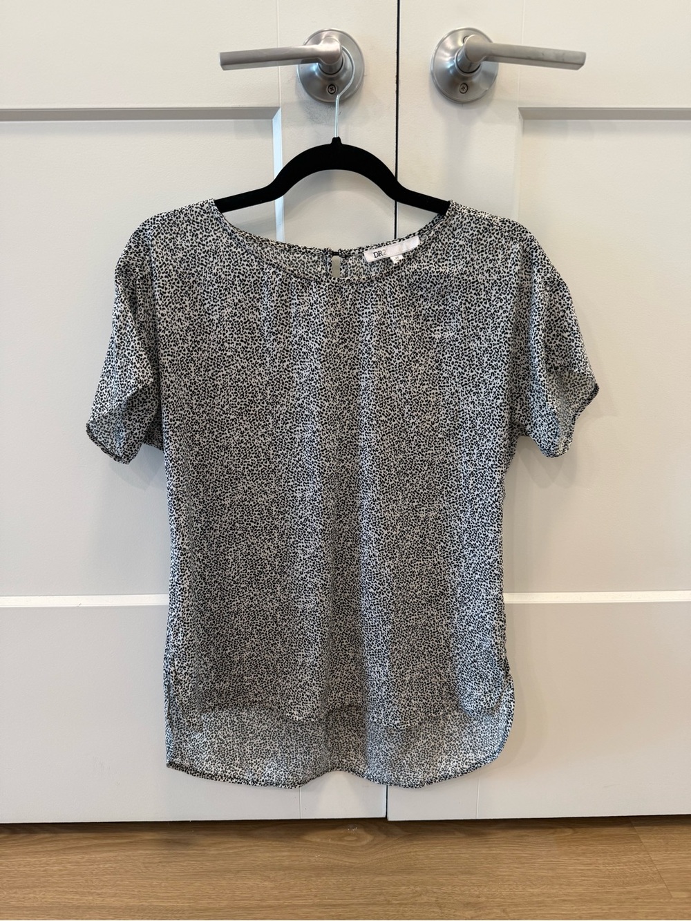 DR2 Black & White Animal Print Short Sleeve Blouse